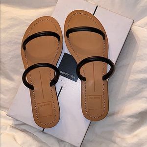 Dolce Vita Darla Wide Sandals in Black Stella